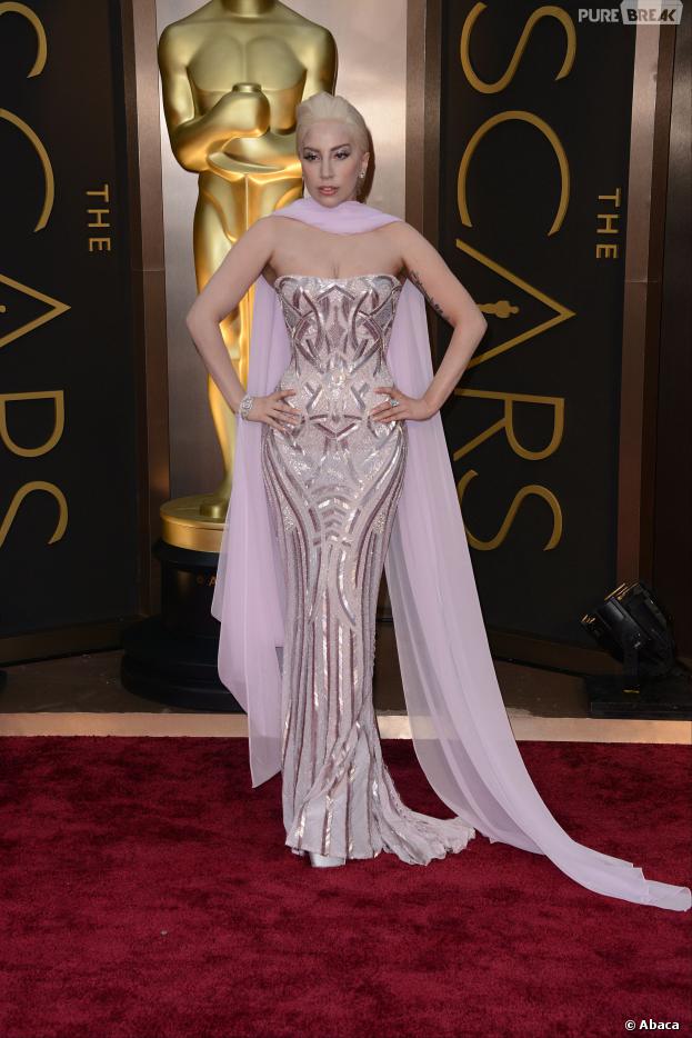 Lady Gaga sur le tapis-rouge des Oscars le 2 mars 2014