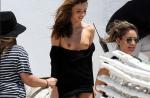 Miranda Kerr seins nus : double oops en plein boulot