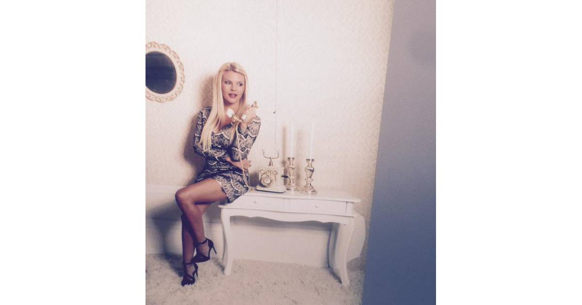 Am Lie Neten Hot Pour Le Shooting De Sa Collection Metro Boutique Purebreak