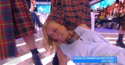 http://static1.purebreak.com/articles/7/92/95/7/@/419405-enora-malagre-regarde-sous-les-kilts-400x210-1.jpg