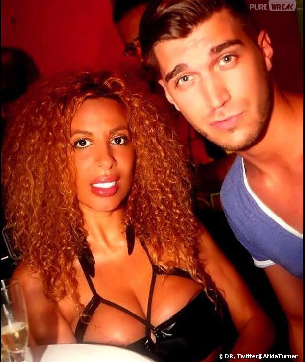 Afida Turner dans des tenues extravagantes sur Twitter....