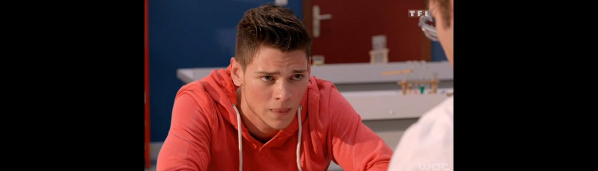 Photo Rayane Bensetti Tient Le R Le D Un Adolescent Gay Dans La Saison De La S Rie Clem