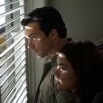 Pretty Little Liars saison 7, épisode 1 : Lucy Hale (Aria) et Ian Harding (Ezra) sur une photo