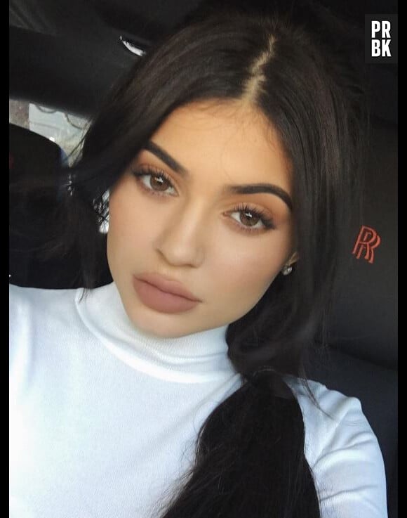 Kylie Jenner répond aux critiques sur sa marque de cosmétiques.