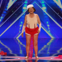 America's Got Talent : une mamie de 90 ans met le feu avec son strip-tease 🔥