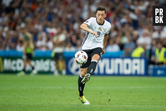 Mesut Özil : un message très fair-play sur Twitter et Facebook après la victoire de la France contre l'Allemagne en demi-finale de l'Euro 2016