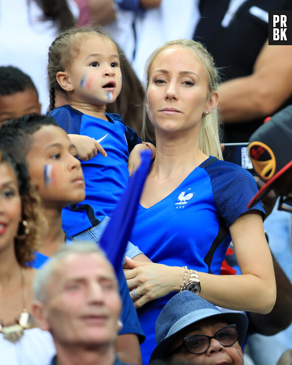 L'épouse de Patrice Evra, Sandra, en première ligne au Stade de France pour la finale de l'Euro 2016