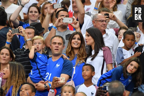 Marine Lloris et Ludivine Sagna complices à la finale de l'Euro 2016