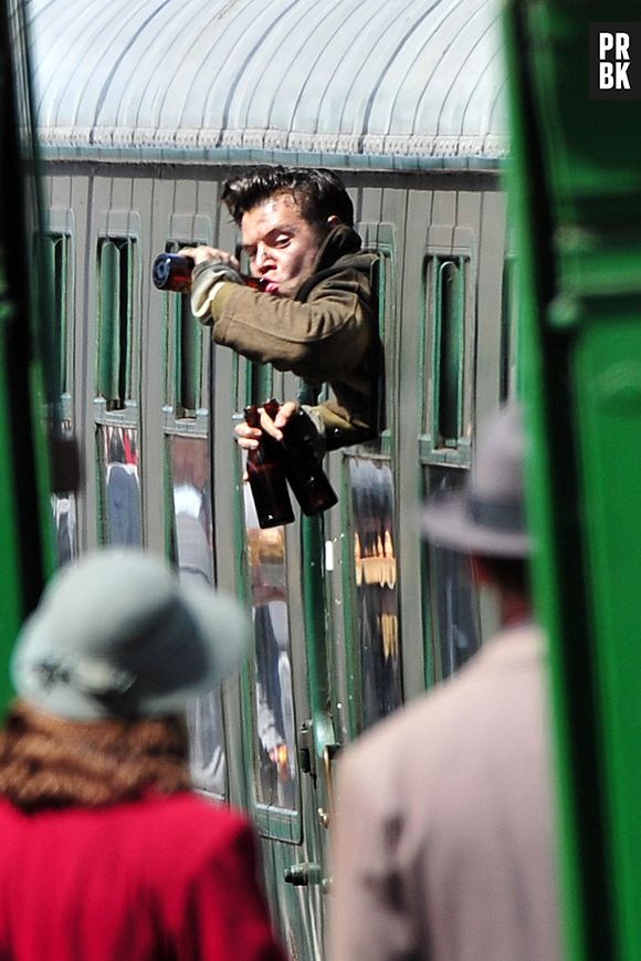 Harry Styles sur le tournage de Dunkirk, le nouveau film de Christopher Nolan, en Angleterre