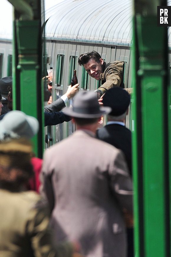 Harry Styles sur le tournage de Dunkirk, le nouveau film de Christopher Nolan, en Angleterre
