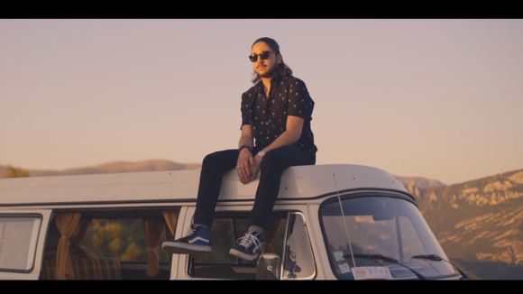 Clip "Pop Corn" : Boostee nous emmène en road trip dans le Sud de la France ☀