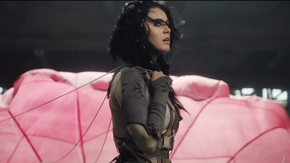 Katy Perry et son clip "Rise" : le père de Nick Jonas l'accuse de plagiat ?