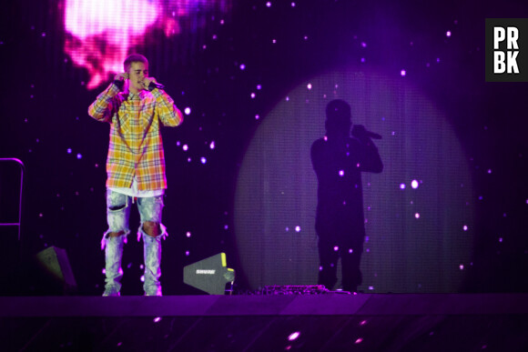 Justin Bieber performe au V Festival avec une gueule de bois