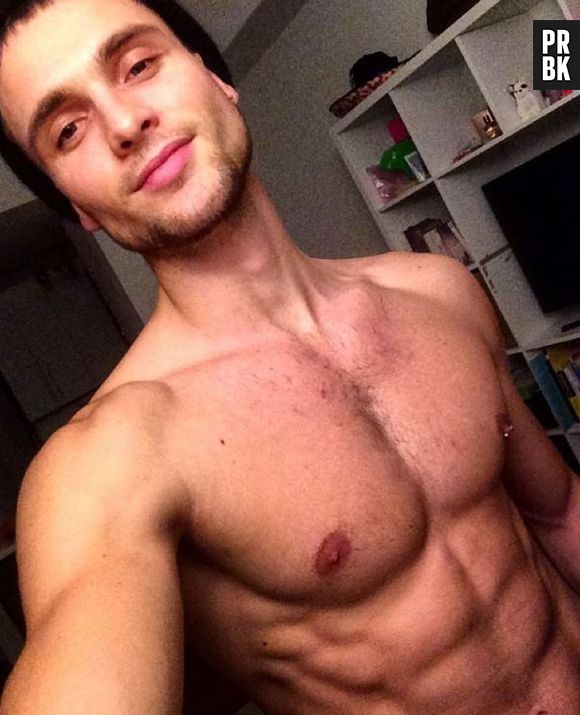 Bastien, le beau gosse dans Secret Story 10 avec Athenais ?