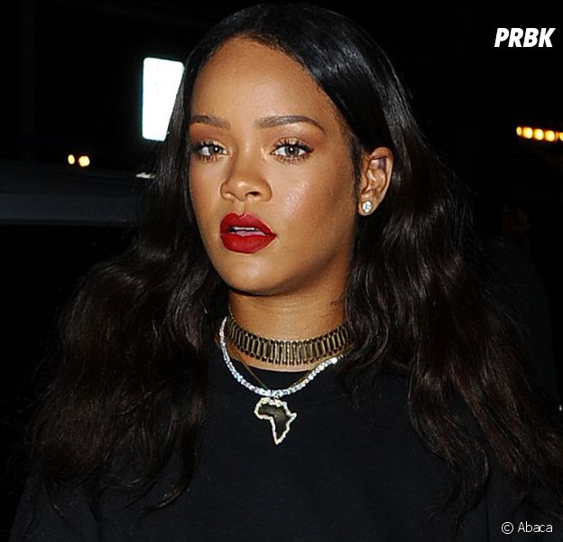 Rihanna s'est déhanchée en soutif aux MTV VMA 2016 avant de montrer sa culotte.