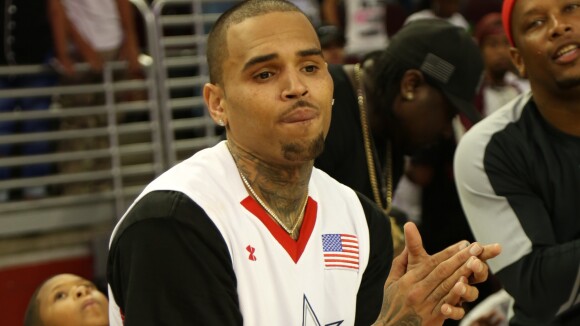 Chris Brown refuse de chanter l'hymne américain le 11 septembre : ses propres fans l'enfoncent