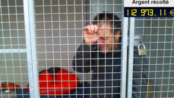 Rémi Gaillard : enfermé dans une cage pour la SPA, il craque : "je n'en peux plus"