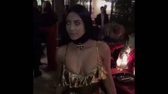 Kim Kardashian : retour sexy sur Snapchat pour fêter Noël... loin de Kanye West ?