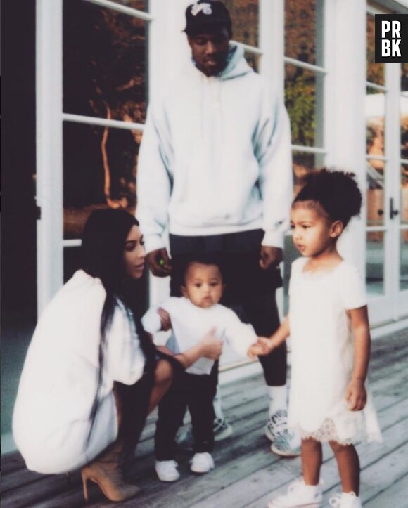 Kim Kardashian est enfin de retour sur Instagram, entourée de Kanye West et de leurs enfants North et Saint West.