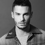 Baptiste Giabiconi nu pour son calendrier 2017 : il se confie ! (Interview)