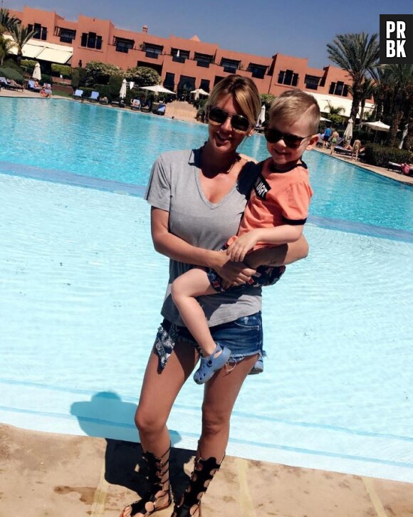 Amélie Neten et son fils Hugo en vacances