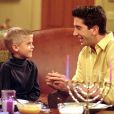 Cole Sprouse interprétait le fils de Ross dans la série Friends