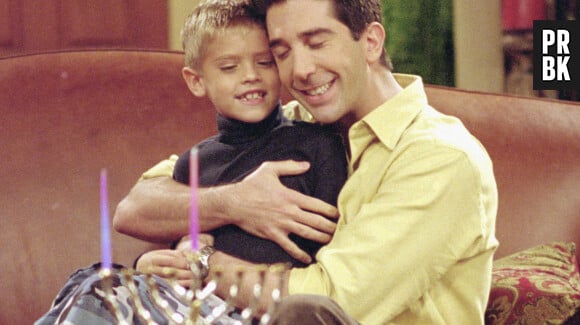 Cole Sprouse dans la série Friends à l'âge de 8 ans
