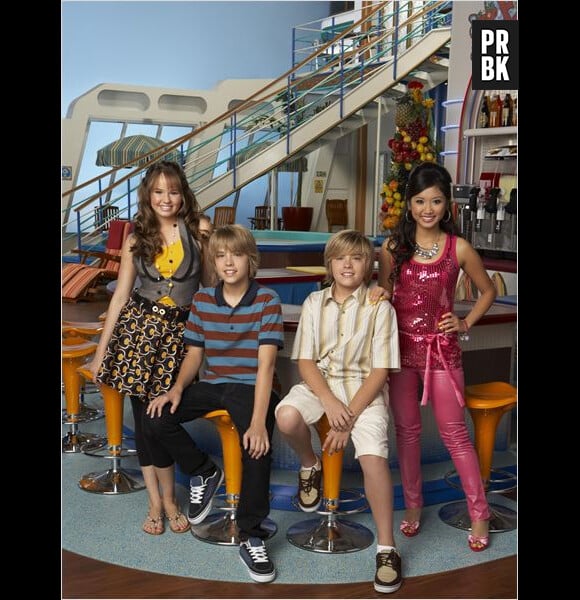 Cole Sprouse dans La Vie de croisière de Zack et Cody avec son jumeau Dylan, Debby Ryan et Brenda Song