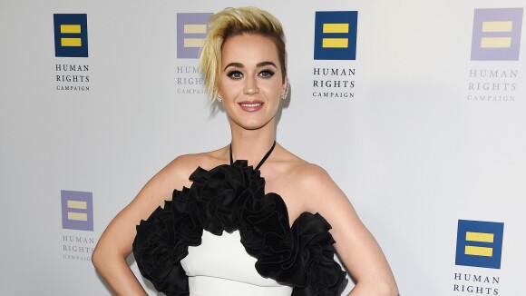 Katy Perry sur son homosexualité : "J'ai embrassé une fille, mais j'ai fait bien plus que ça"