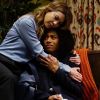 Grey's Anatomy saison 13, épisode 19 : Meredith (Ellen Pompeo) et Maggie (Kelly McCreary) sur une photo