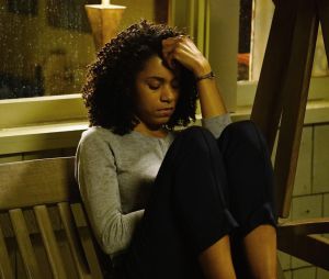 Grey's Anatomy saison 13, épisode 19 : Maggie (Kelly McCreary) sur une photo