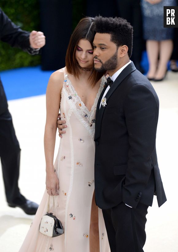 Selena Gomez et The Weeknd : le couple fait sa première apparition officielle au Met Gala 2017 !