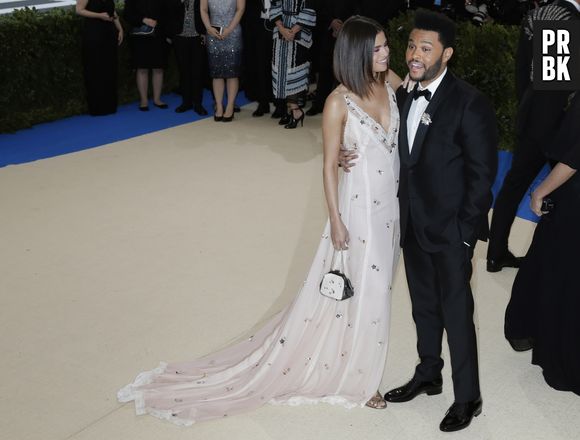 Selena Gomez et The Weeknd : le couple fait sa première apparition officielle au Met Gala 2017 !
