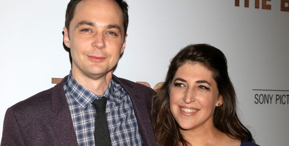 Jim Parsons et Mayim Bialik, sa partenaire dans The Big Bang Theory