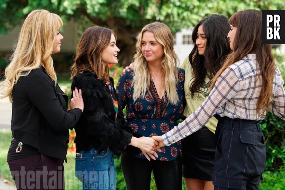 Pretty Little Liars saison 7 : Alison, aria, Hanna, Emily et Spencer sur une photo du dernier épisode