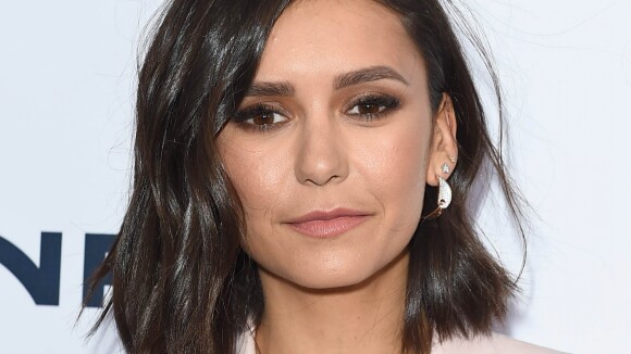 Nina Dobrev et Glen Powell en couple ? L'indice qui semble confirmer la rumeur