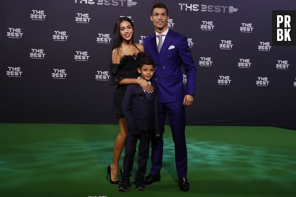 Cristiano Ronaldo papa de jumeaux ? La mère porteuse aurait accouché, son neveu a confirmé !

