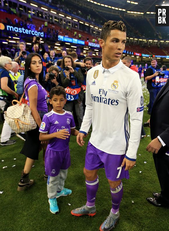 Cristiano Ronaldo papa de jumeaux ? La mère porteuse aurait accouché, son neveu a confirmé !
