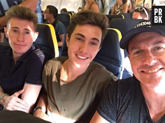 Pascal, le grand frère : Pascal Soetens pose avec ses deux fils, Enzo et Loucas !
