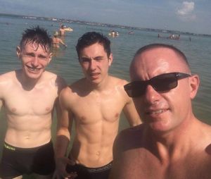 Pascal, le grand frère : Pascal Soetens pose avec ses deux fils, Enzo et Loucas !

