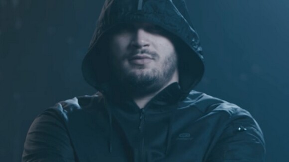 Jul raconte sa "Mauvaise journée" dans un clip tourné à Marseille