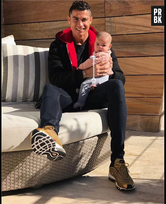 Cristiano Ronaldo pose avec sa fille Eva