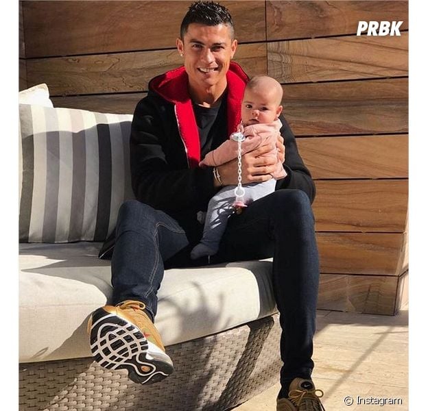Cristiano Ronaldo pose avec sa fille Eva