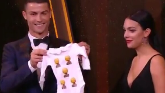 Cristiano Ronaldo élu Ballon d'Or 2017 : son cadeau trop chou pour sa fille Alana Martina