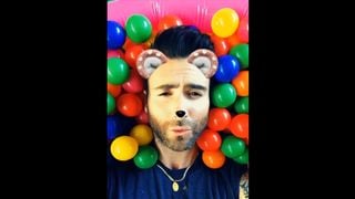 Clip "Wait" de Maroon 5 : Adam Levine s'éclate avec des filtres Snapchat