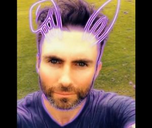 Clip "Wait" de Maroon 5 : Adam Levine s'éclate avec des filtres Snapchat