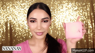 Sananas en collaboration avec Becca Cosmetics : la Youtubeuse dévoile leur highlighter en vidéo !
