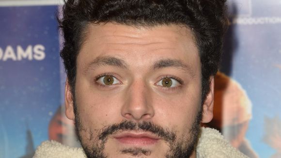 Kev Adams : quand il fait découvrir Tinder, Snapchat et Fifty Shades of Grey à sa grand-mère ?