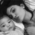 Kylie Jenner et sa fille Stormi posent pour un selfie