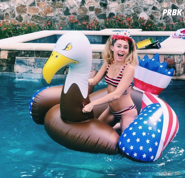 Miley Cyrus en mode piscine pour le 4 juillet 2018